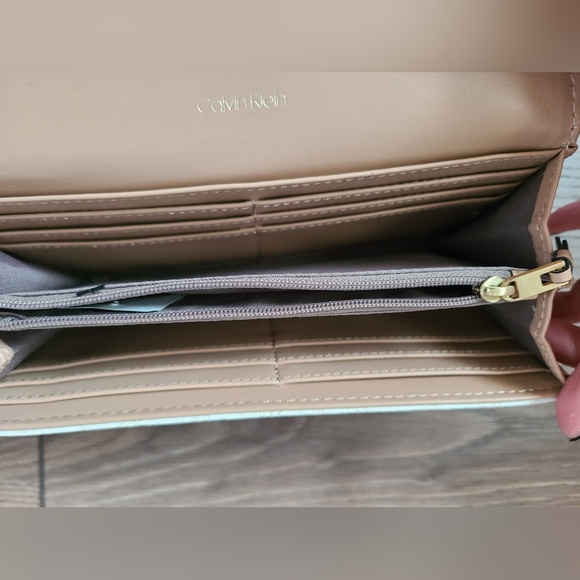 Calvin Klein wallet - Picture 9 of 14